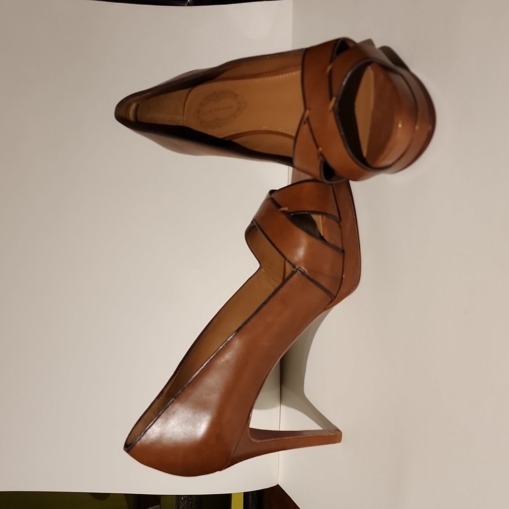 Elie Tahari heels size 40 Chestnut